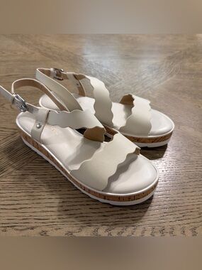 Brand New! Marc Fisher Gabrey Metallic Silver Gladiator Sandals size 5.5